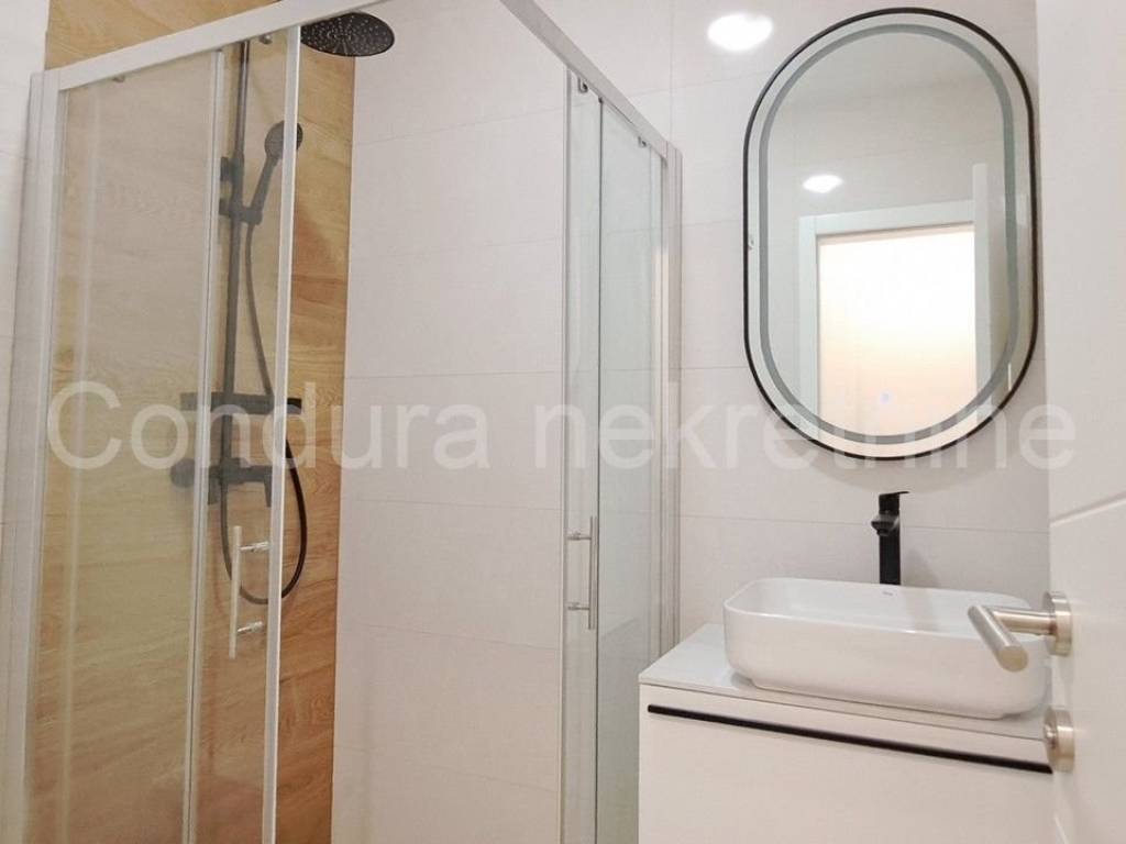 Apartman na moru, Prodaja, Povljana, Povljana