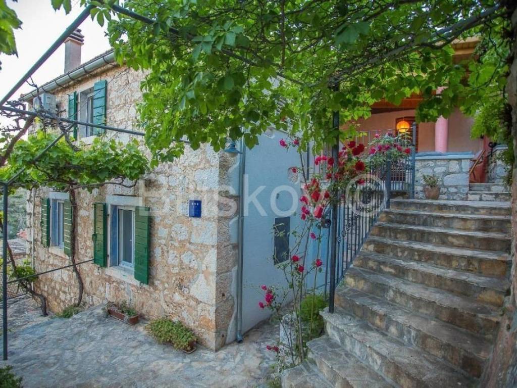 Dvojna kuća, Prodaja, Milna, Bobovišća