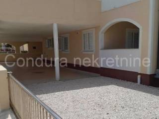 Apartman na moru, Prodaja, Vir, Vir
