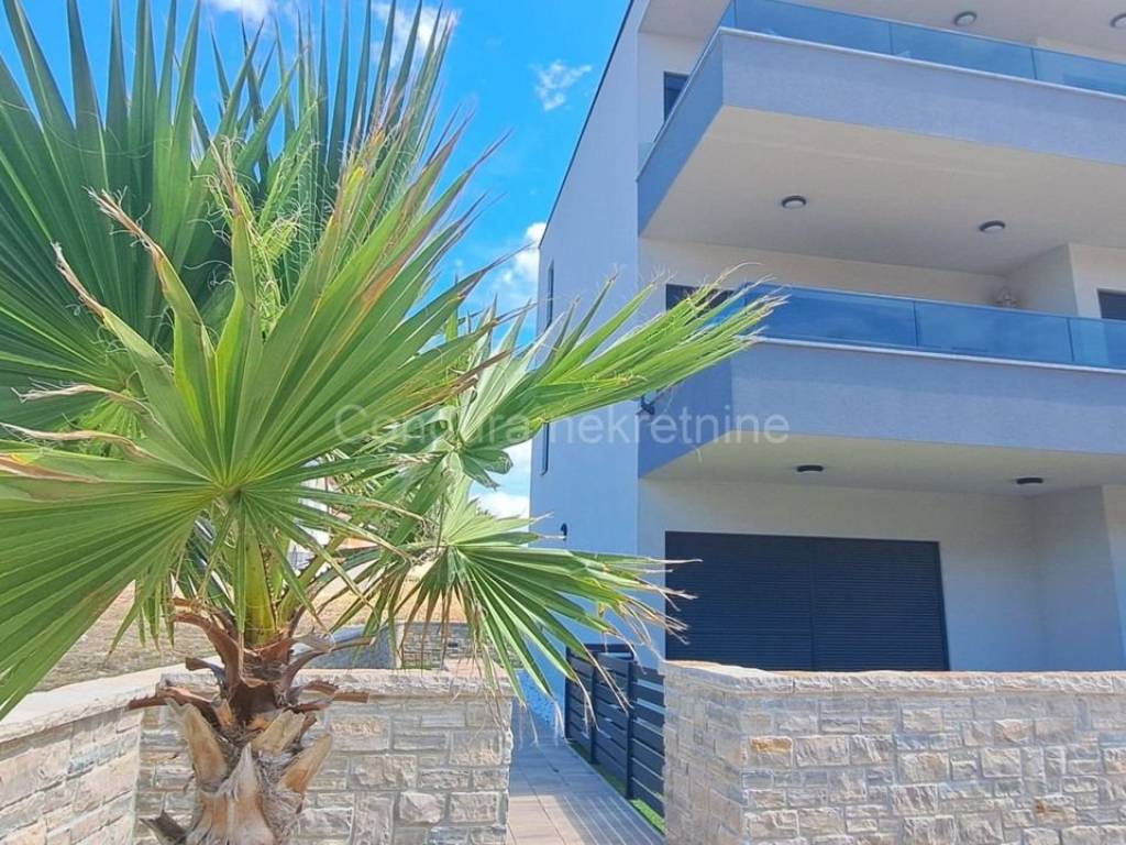 Apartman na moru, Prodaja, Povljana, Povljana