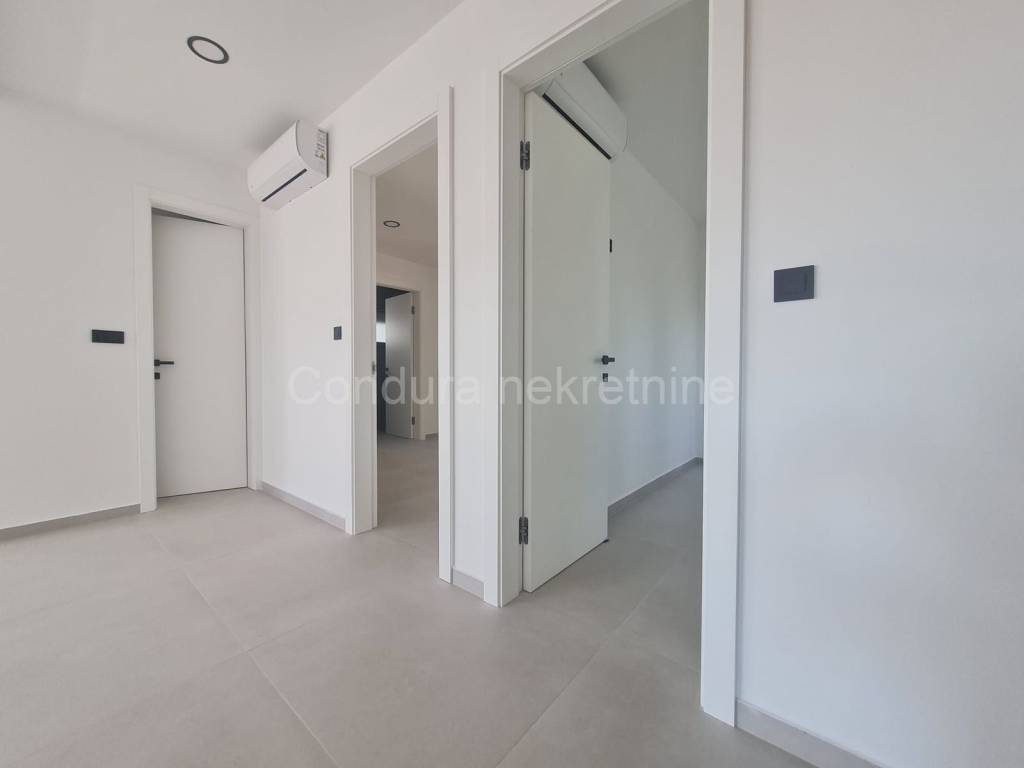 Apartman na moru, Prodaja, Vir, Vir