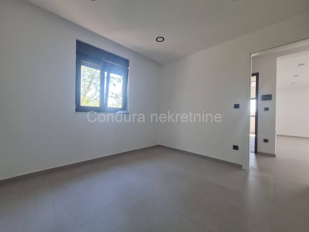 Apartman na moru, Prodaja, Vir, Vir