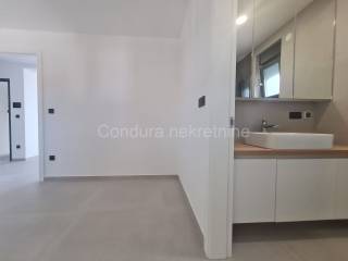 Apartman na moru, Prodaja, Vir, Vir