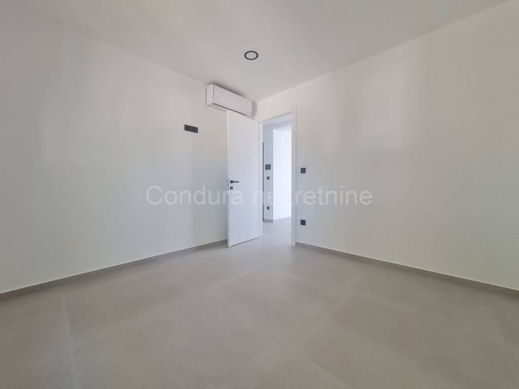 Apartman na moru, Prodaja, Vir, Vir