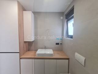 Apartman na moru, Prodaja, Vir, Vir