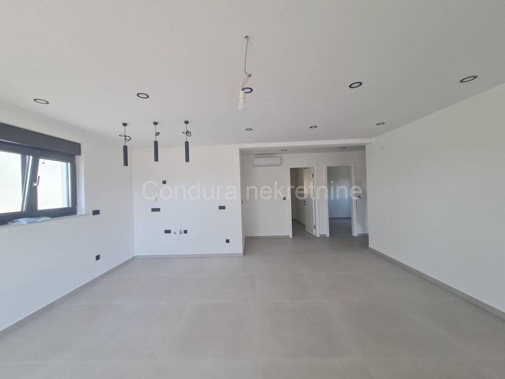 Apartman na moru, Prodaja, Vir, Vir