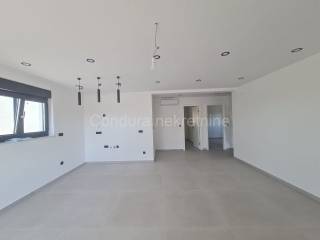 Apartman na moru, Prodaja, Vir, Vir