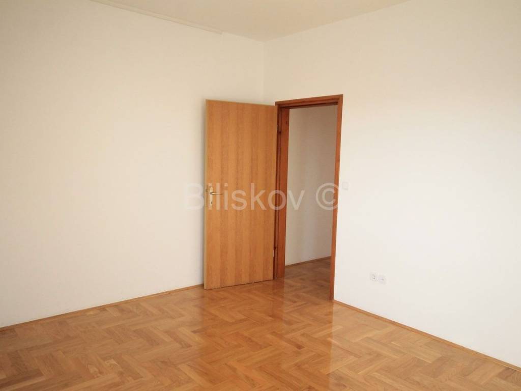Ured, Najam, Zagreb, Stenjevec