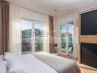Bedroom on 2nd floor with terrace