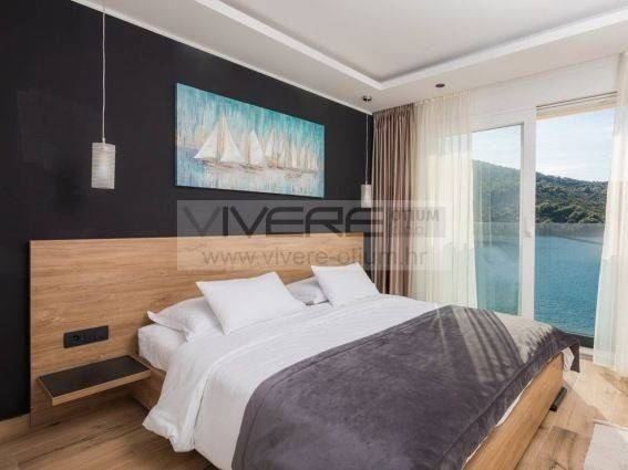 Bedroom with sea view