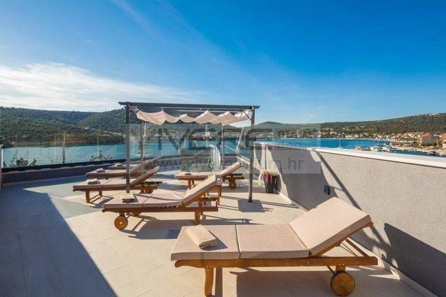 Sun deck on the roof