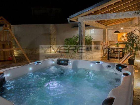 Jacuzzi at night