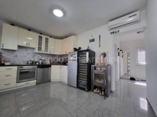 Apartmanska kuća, Prodaja, Benkovac, Donji Karin