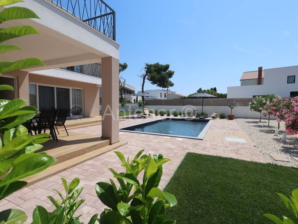 Vila, Prodaja, Nin, Zaton