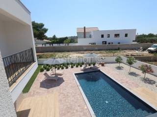 Vila, Prodaja, Nin, Zaton