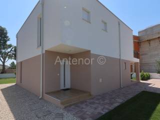Vila, Prodaja, Nin, Zaton