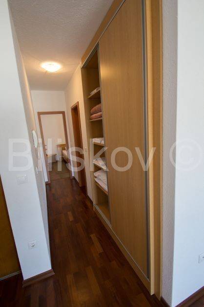 Stan u kući, Prodaja, Okrug, Okrug Gornji