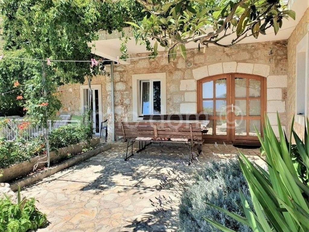 Apartmanska kuća, Prodaja, Jelsa, Ivan Dolac