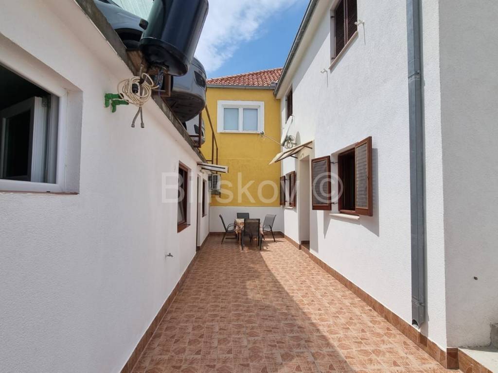 Stan u kući, Prodaja, Trogir - Okolica, Žedno