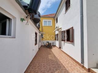 Stan u kući, Prodaja, Trogir - Okolica, Žedno