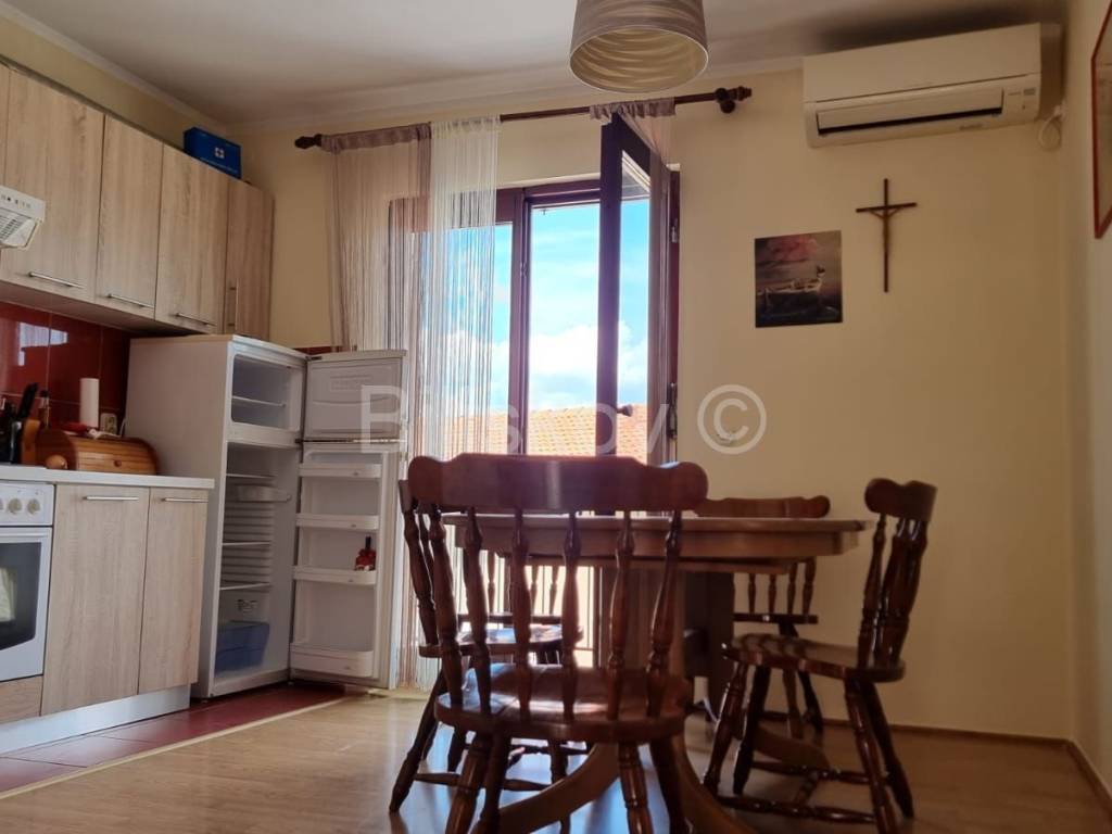 Stan u kući, Prodaja, Trogir - Okolica, Žedno