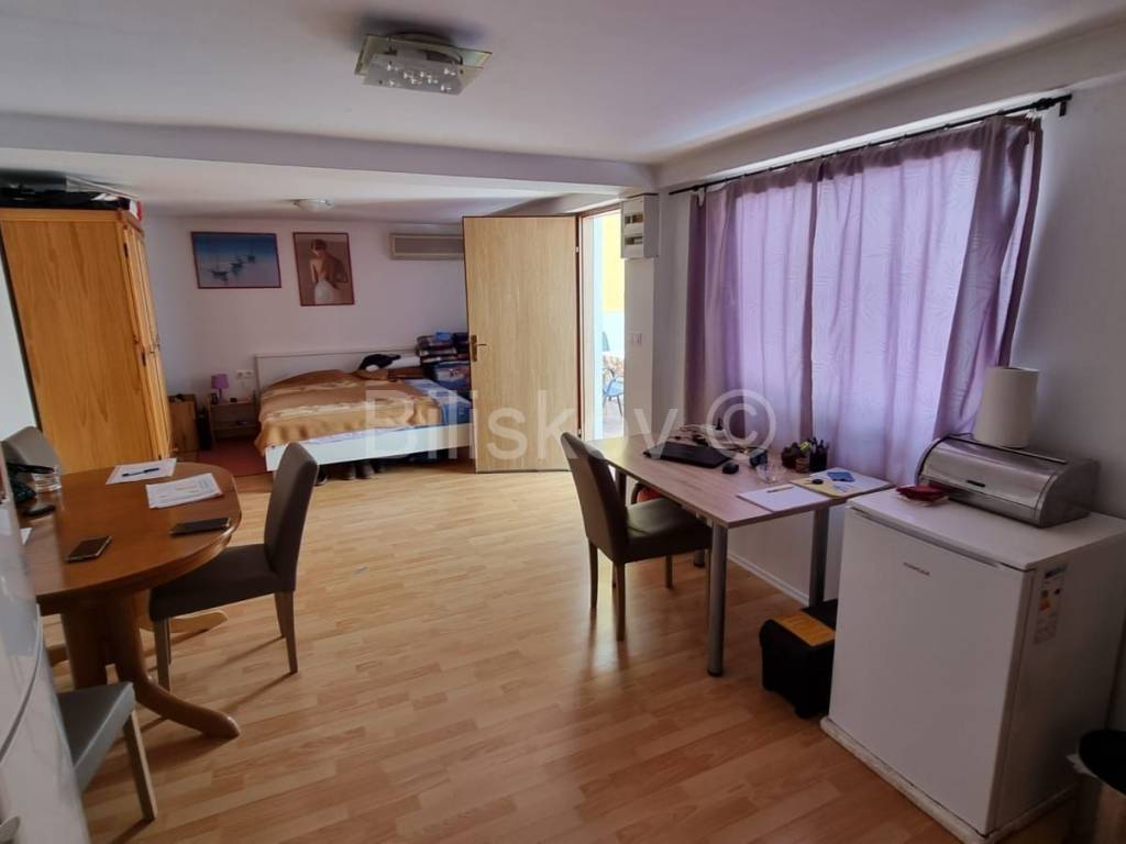 Stan u kući, Prodaja, Trogir - Okolica, Žedno