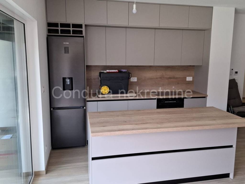 Apartman na moru, Prodaja, Povljana, Povljana
