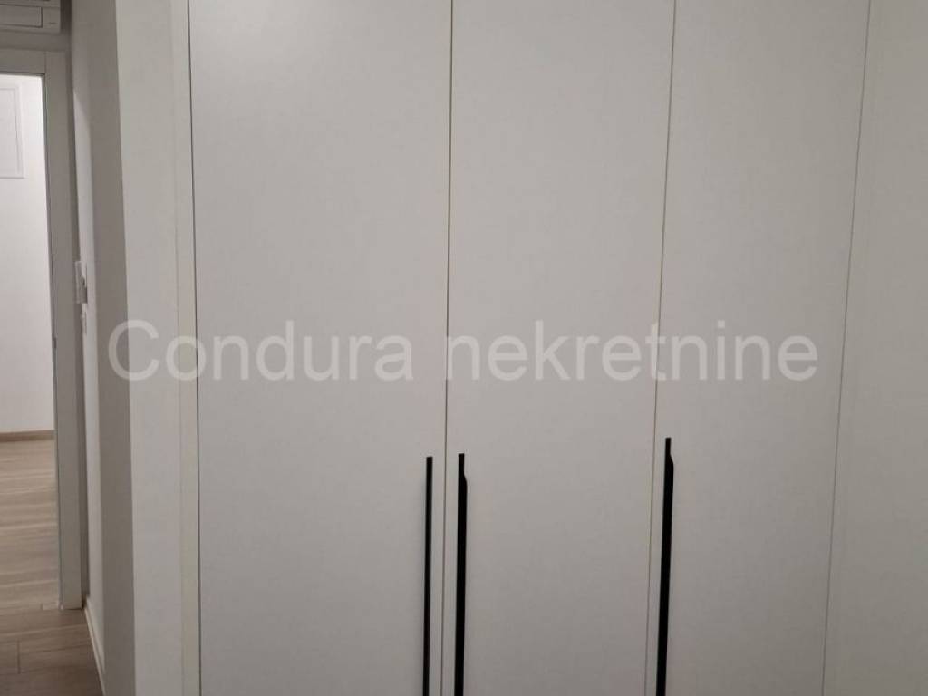 Apartman na moru, Prodaja, Povljana, Povljana