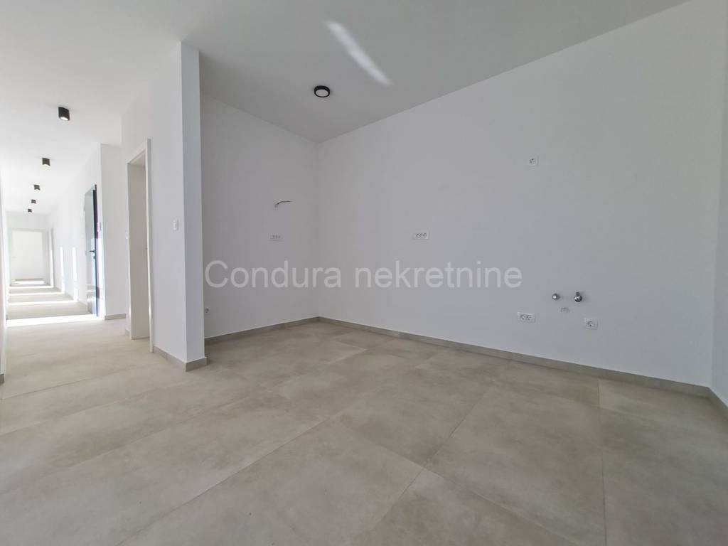 Apartman na moru, Prodaja, Vir, Vir