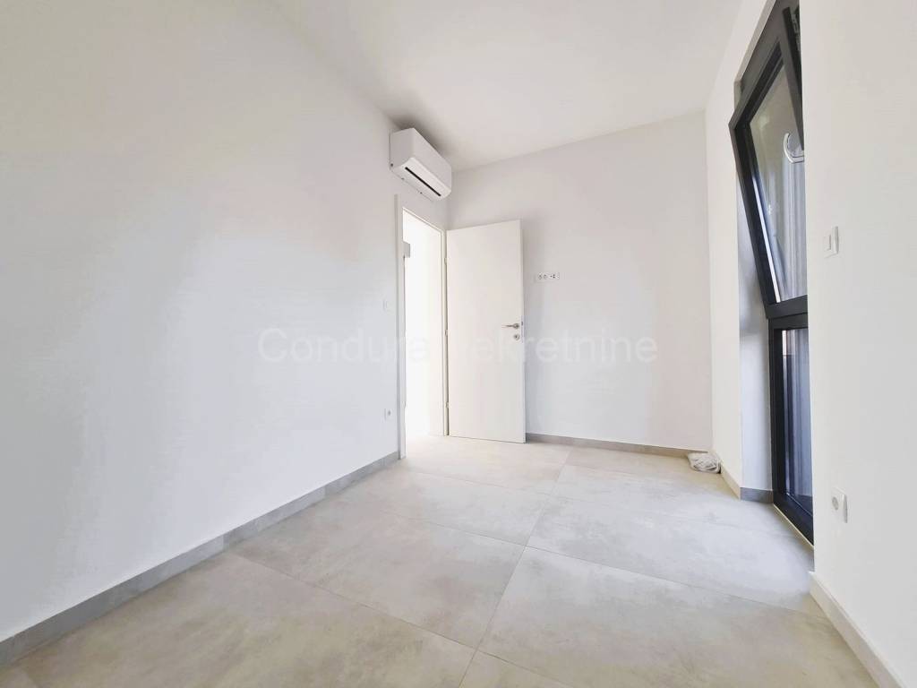 Apartman na moru, Prodaja, Vir, Vir