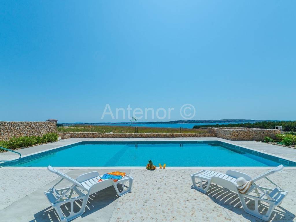 Apartman na moru, Prodaja, Povljana, Povljana