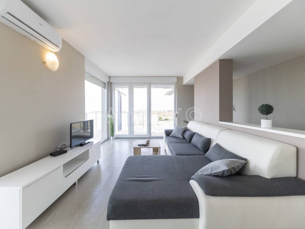 Apartman na moru, Prodaja, Povljana, Povljana
