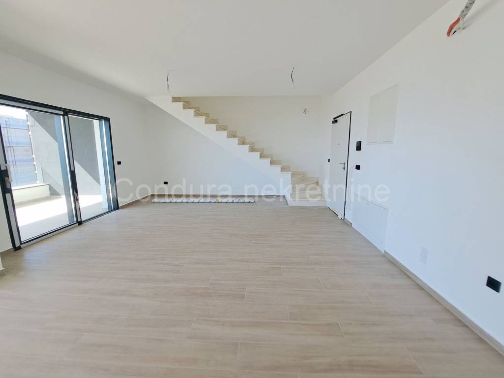 Apartman na moru, Prodaja, Nin, Zaton