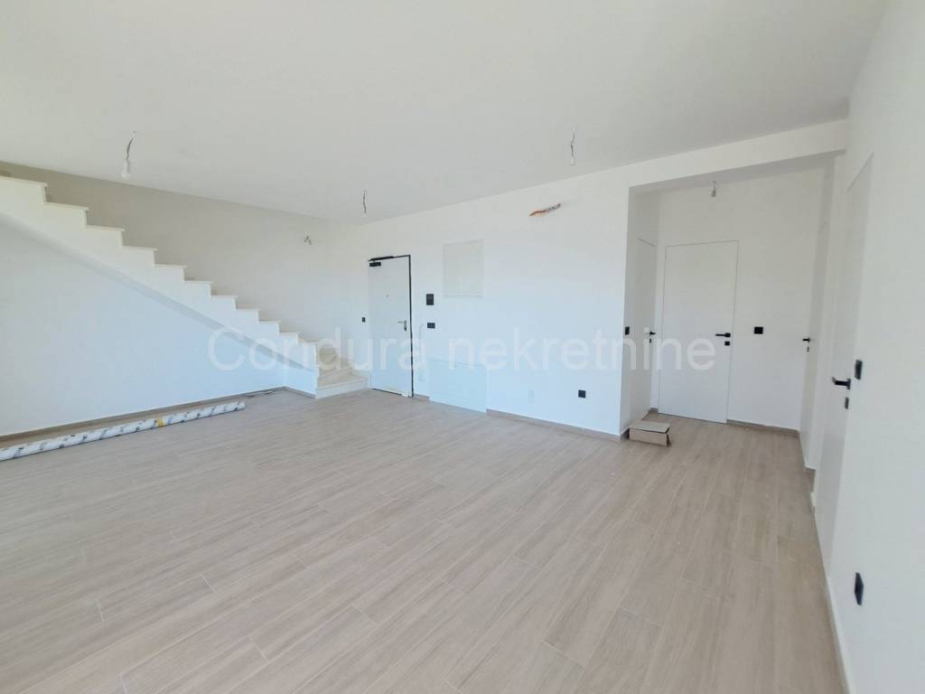 Apartman na moru, Prodaja, Nin, Zaton