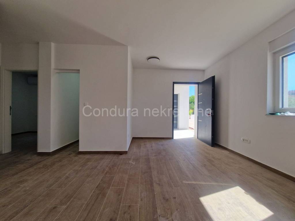 Apartman na moru, Prodaja, Vir, Vir