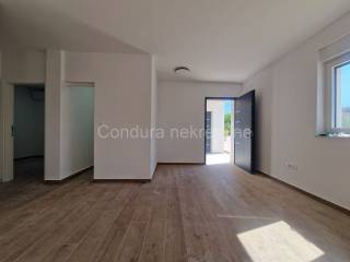 Apartman na moru, Prodaja, Vir, Vir
