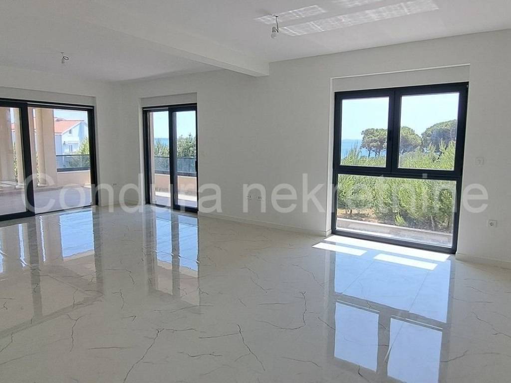 Apartman na moru, Prodaja, Privlaka, Privlaka