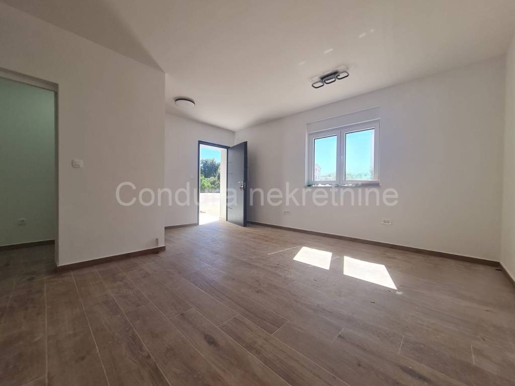 Apartman na moru, Prodaja, Vir, Vir