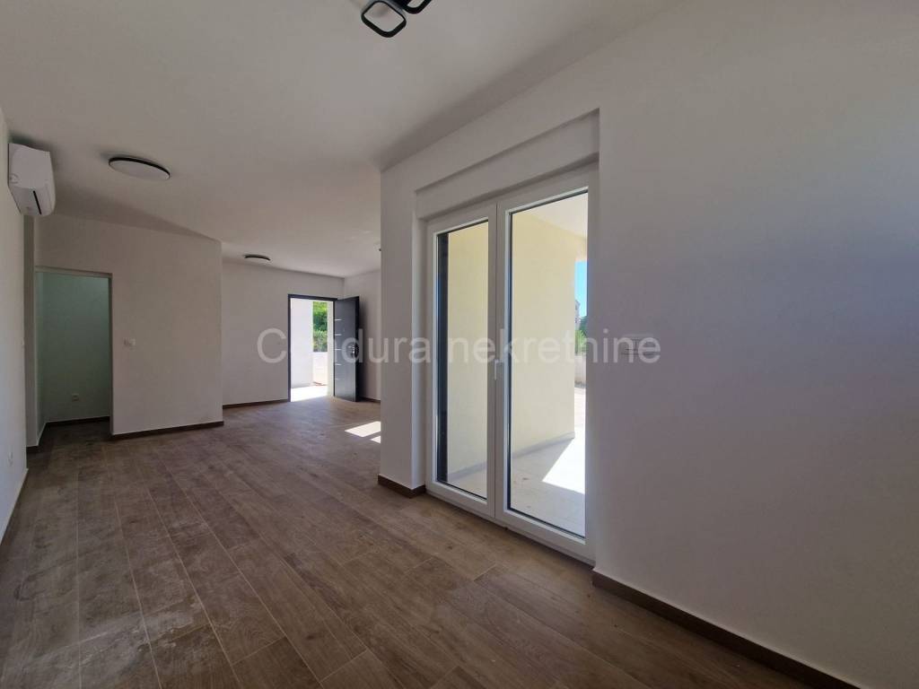 Apartman na moru, Prodaja, Vir, Vir
