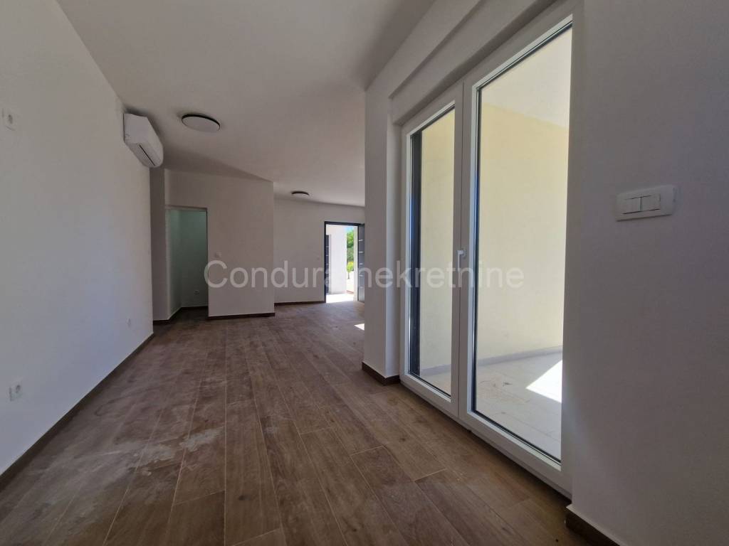 Apartman na moru, Prodaja, Vir, Vir