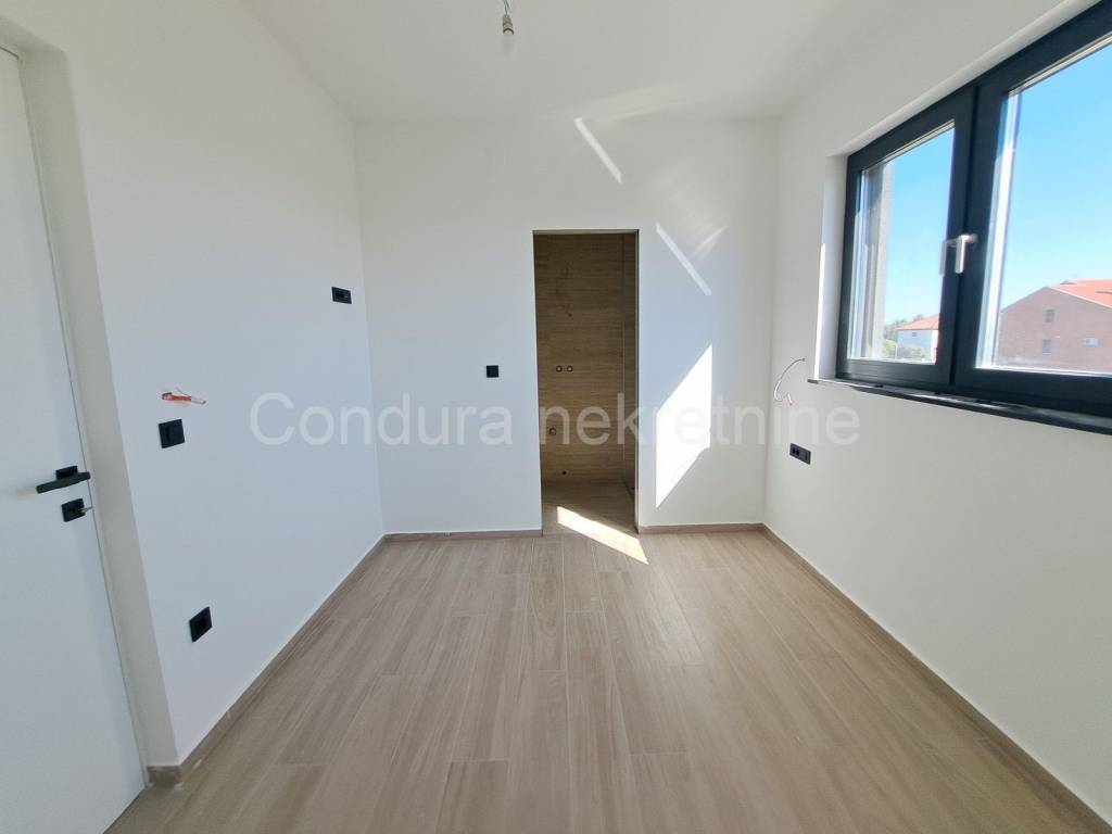 Apartman na moru, Prodaja, Nin, Zaton
