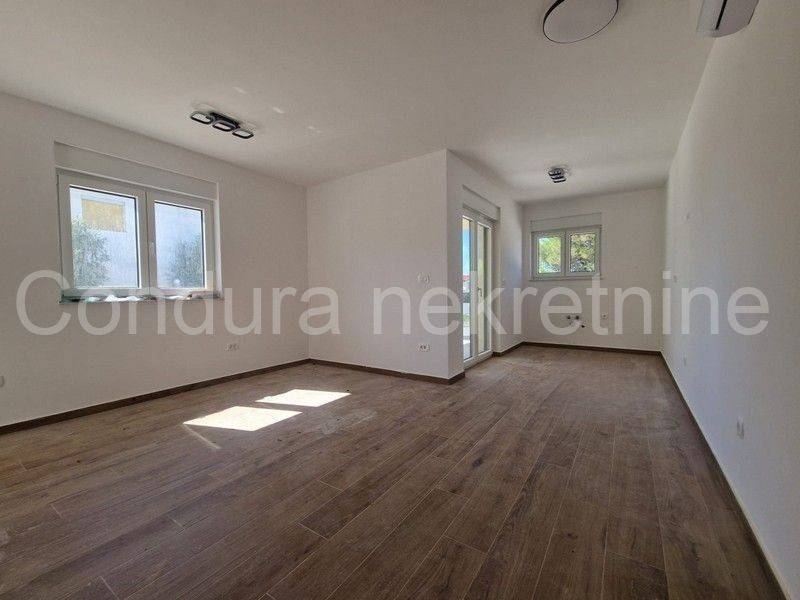 Apartman na moru, Prodaja, Vir, Vir