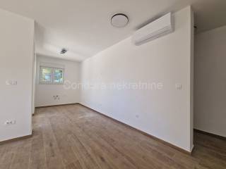 Apartman na moru, Prodaja, Vir, Vir