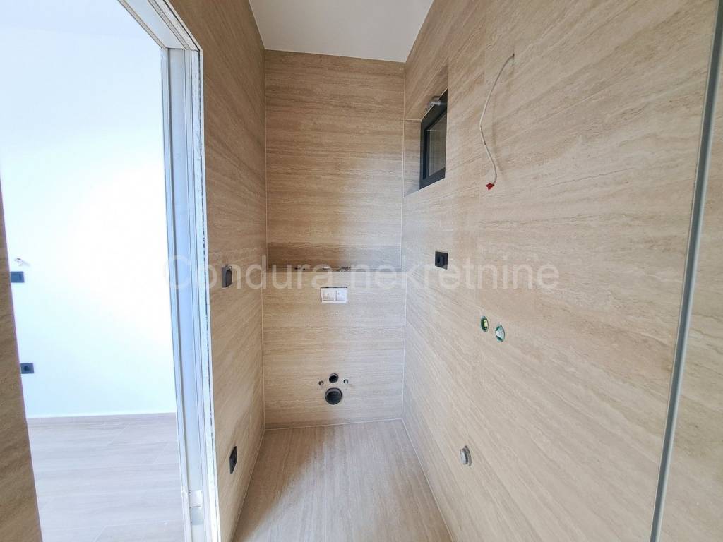 Apartman na moru, Prodaja, Nin, Zaton