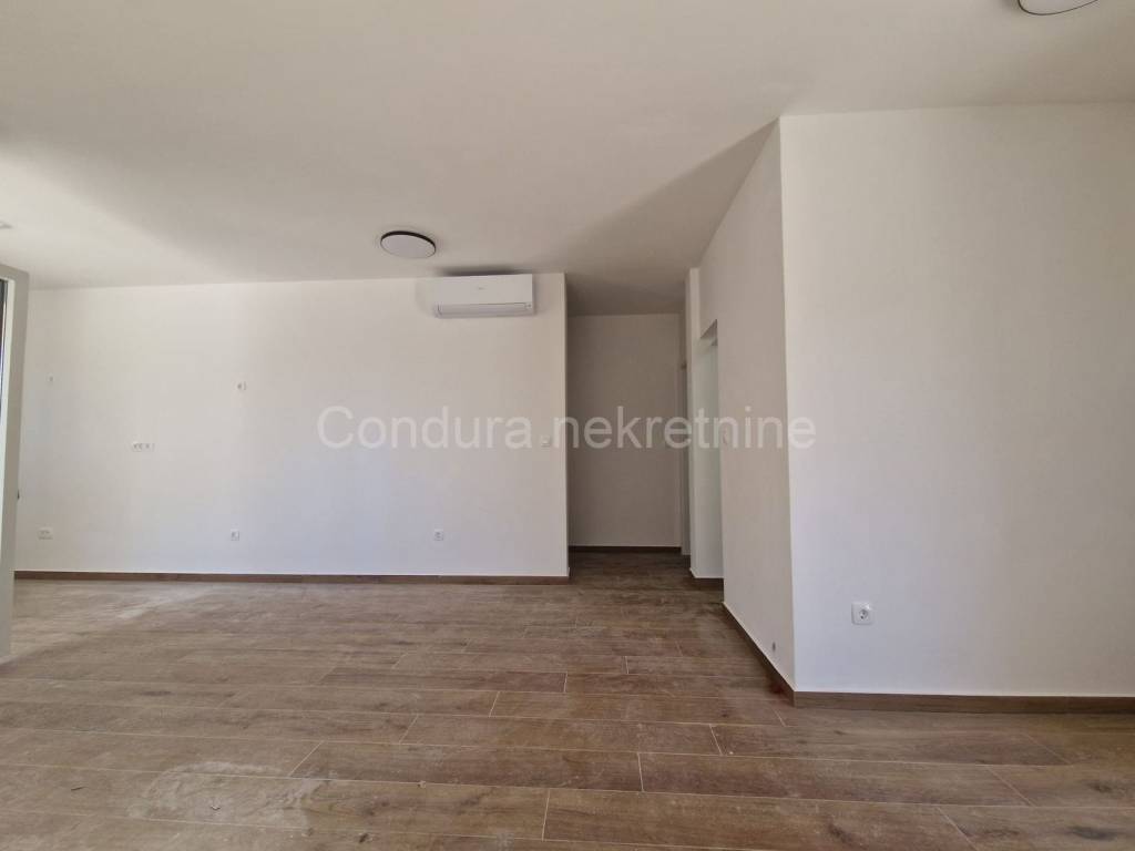 Apartman na moru, Prodaja, Vir, Vir