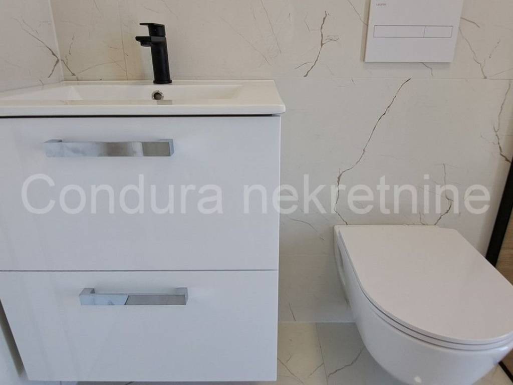 Apartman na moru, Prodaja, Privlaka, Privlaka