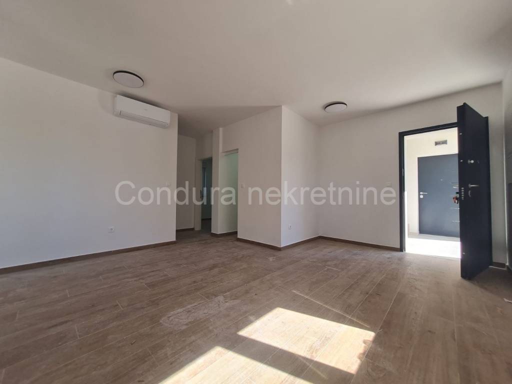 Apartman na moru, Prodaja, Vir, Vir