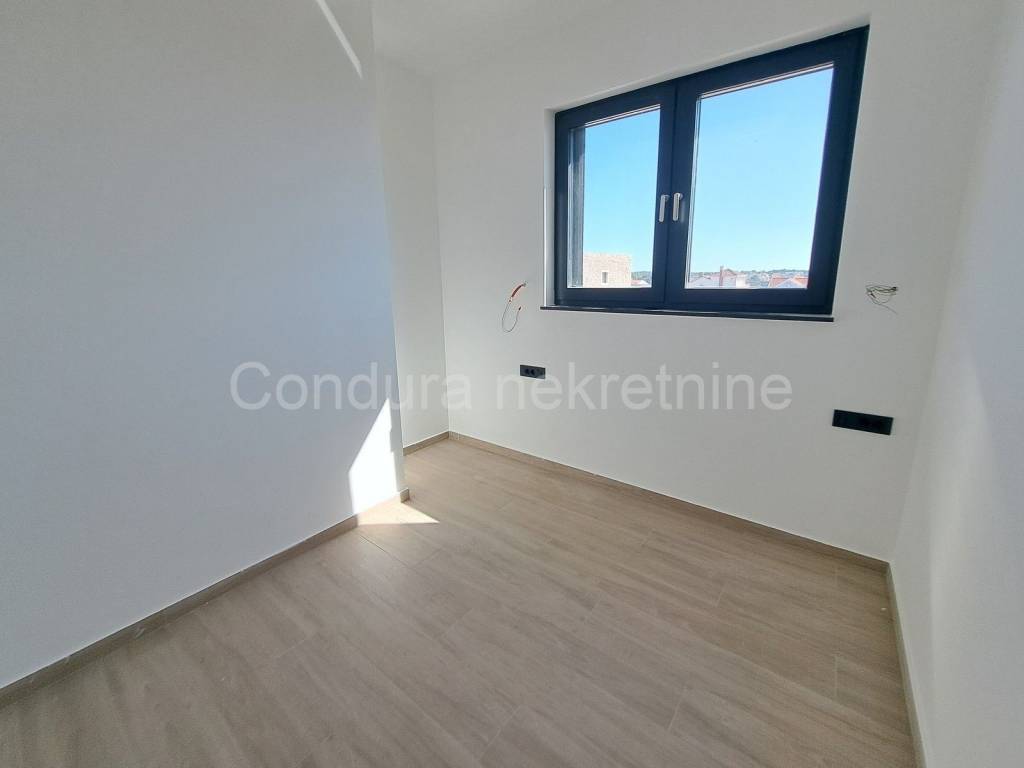 Apartman na moru, Prodaja, Nin, Zaton