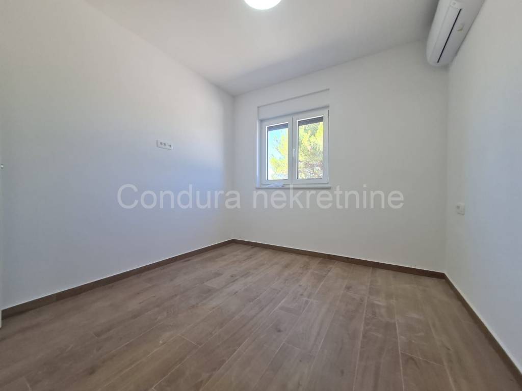 Apartman na moru, Prodaja, Vir, Vir