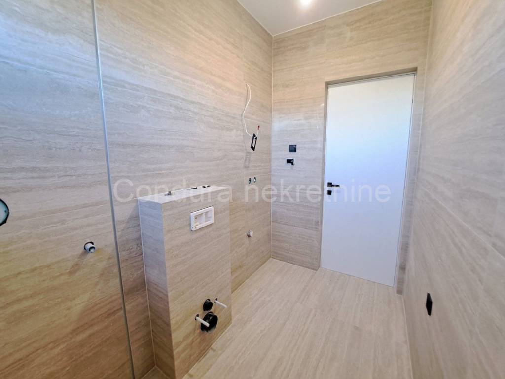 Apartman na moru, Prodaja, Nin, Zaton
